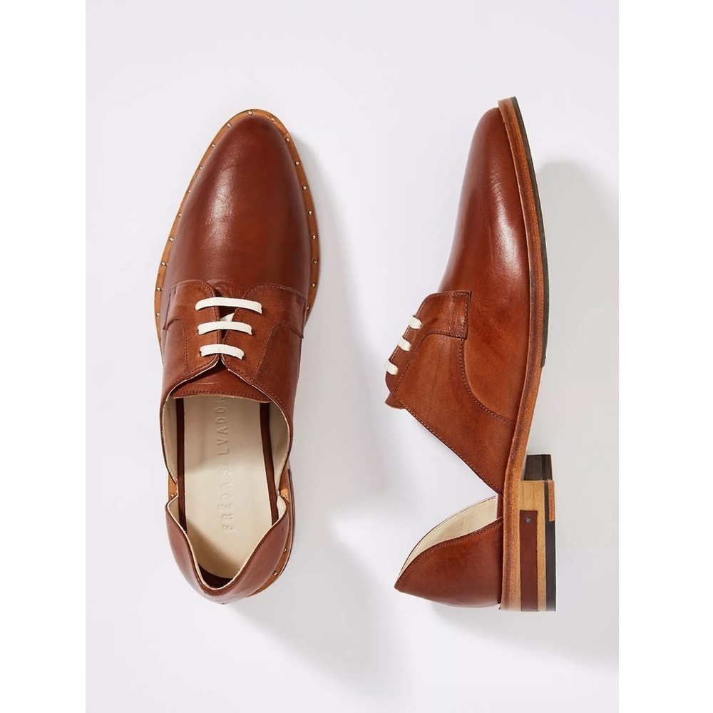 Freda Salvador • Wit Side-Cut Oxfords d'orsay flat point cognac brown leather
